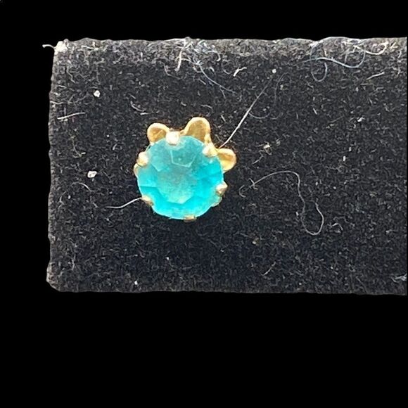 December birthstone 4mm earrings set in 14kt gold (tested) simulated stone - Picture 3 of 11